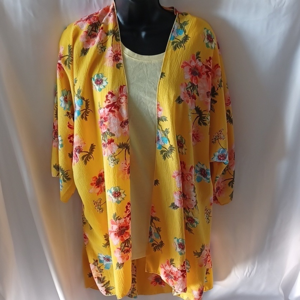 Lovely J Yellow floral kimono, 3/4 sleeve, to the knee